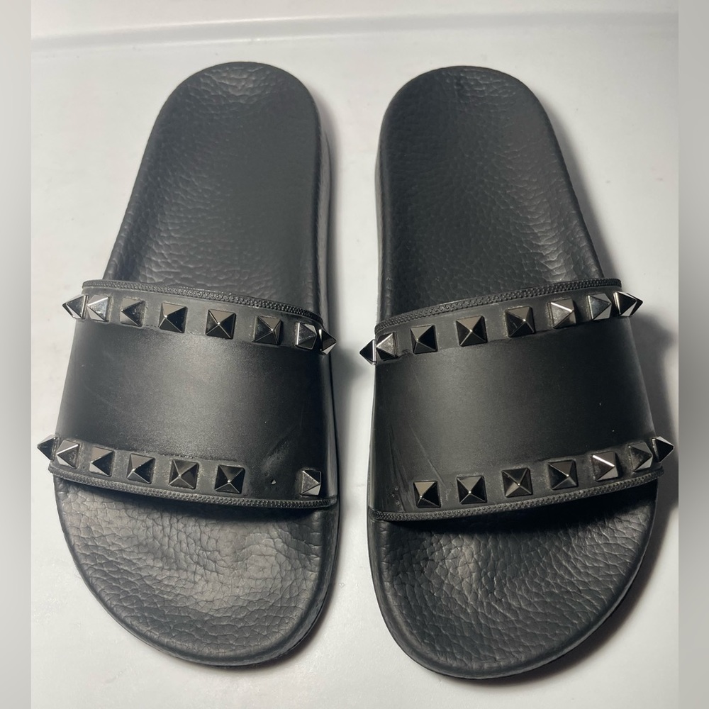 Valentino Garavani rockstud Pool side rubber sandals black sandals